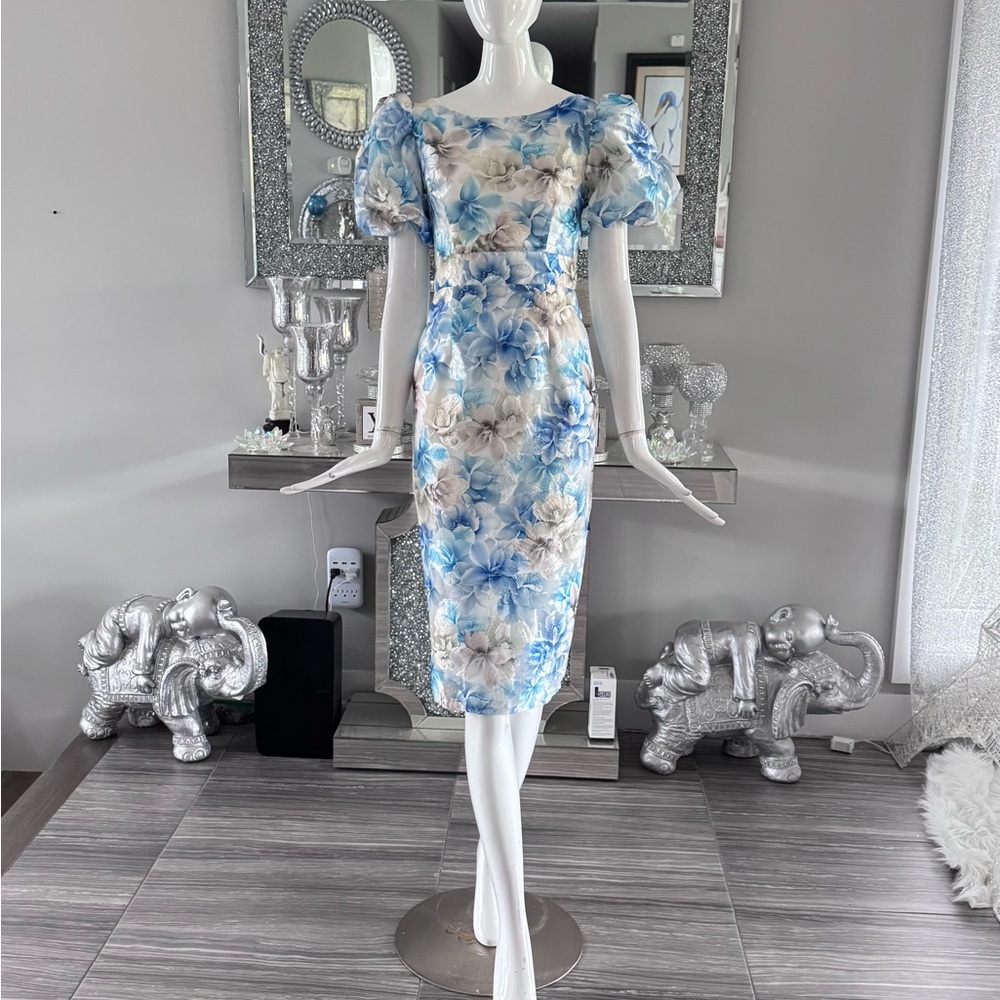 New 🪻Chic Floral Midi Dress in Blue and Cream - Picture 3 of 17